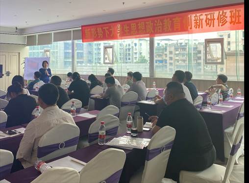 1621475821190071.jpg 会议室里的人们 描述已自动生成