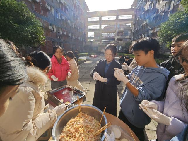 NR8AVjViQ1FBMk5UZzBNRFV3TkRKLmNpVnBHQXoyTXchIQUAcXVuZ3o!