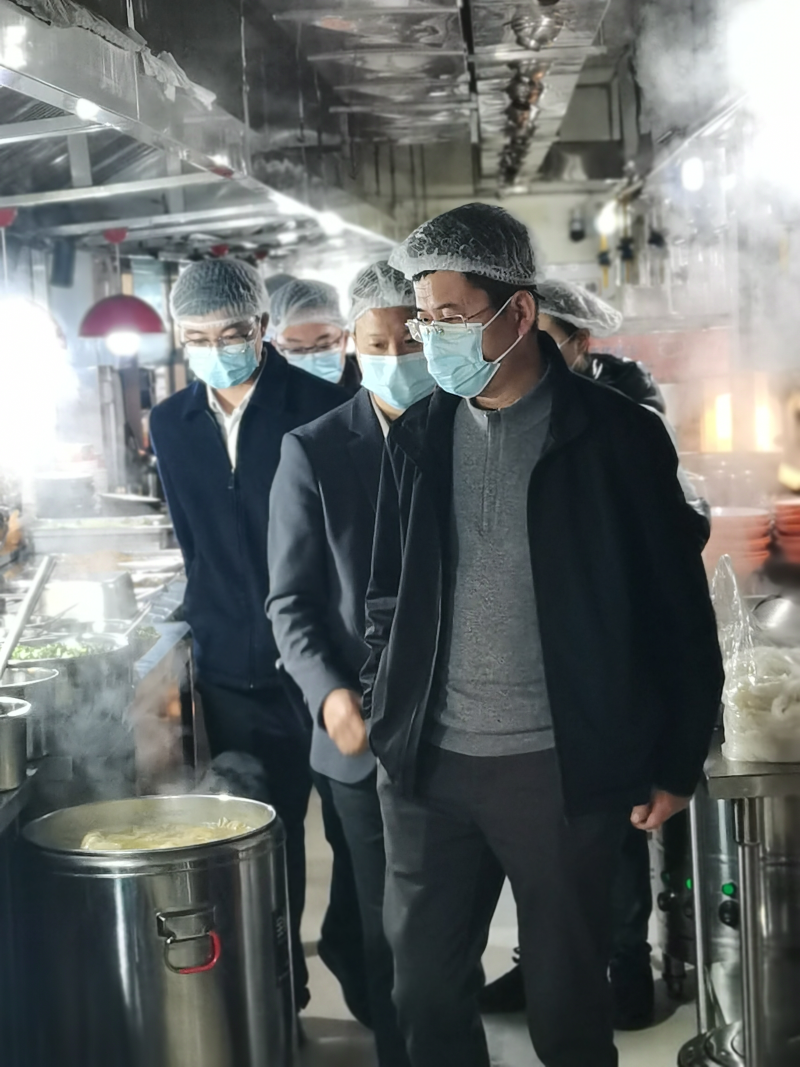 校领导“陪餐记” 
筑牢安全防线 共话美好“食”光